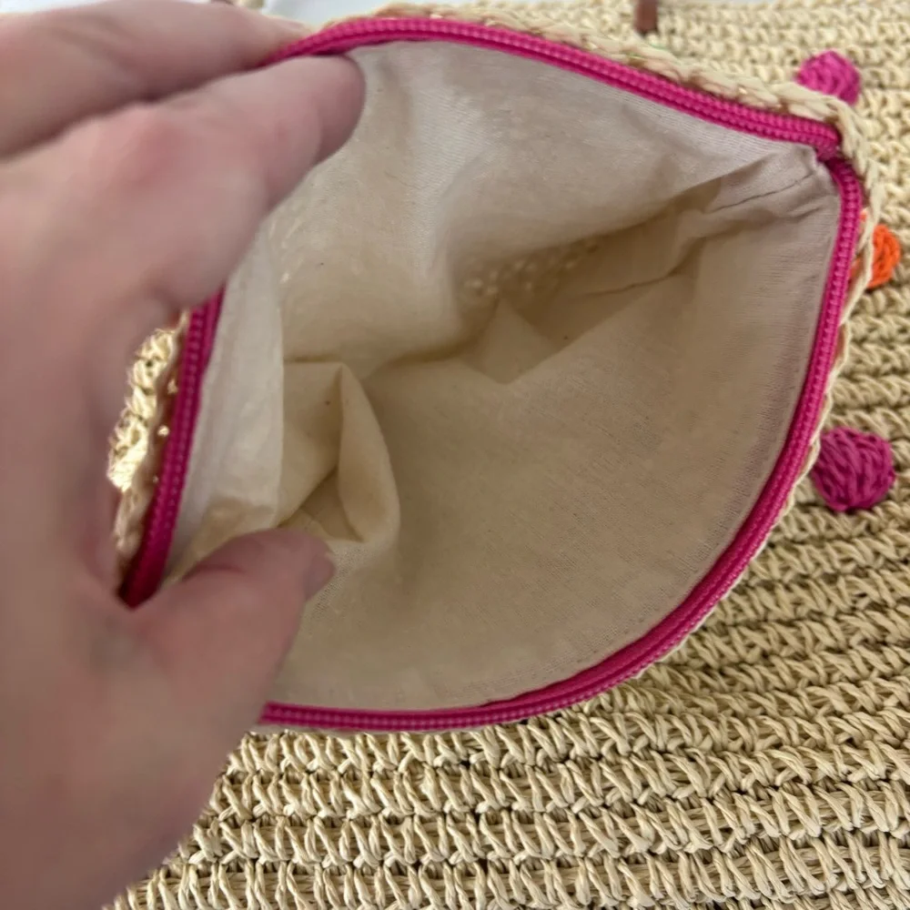 Issac Mizrahi/New York colorful straw tote bag w/matching straw clutch
